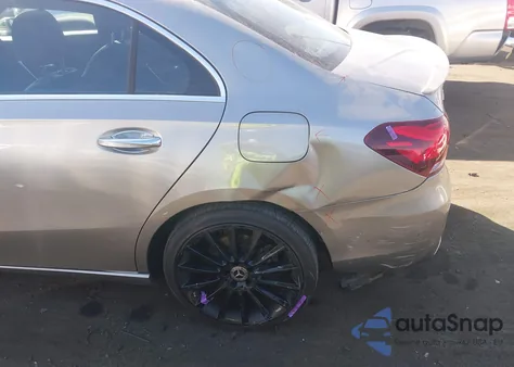 2019 Mercedes-Benz A 220 z USA, uszkodzony, nr VIN WDD3G4EB7KW020486